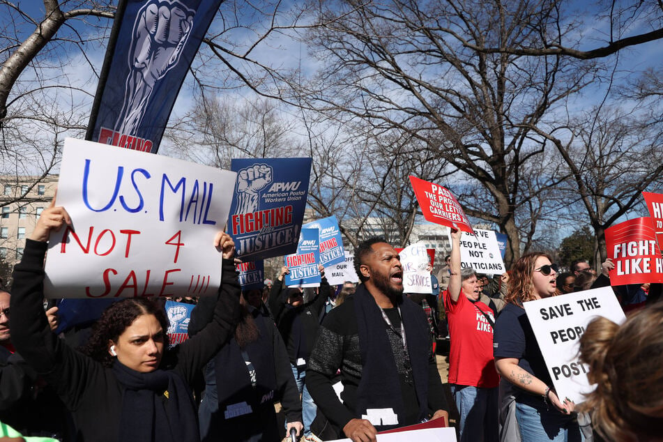 US Postal Service workers have rejected reported plans to privatize the independent agency.