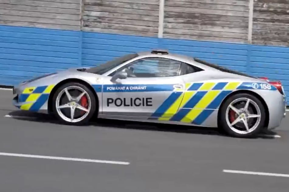 In diesem Land macht die Polizei mit einem Ferrari Jagd auf Raser!