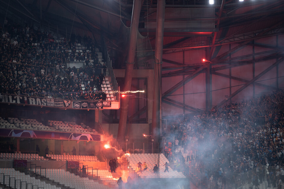 Eine Rakete aus dem Marseille-Block verletzte den Frankfurt-Fan aus Friedrichsdorf schwer.