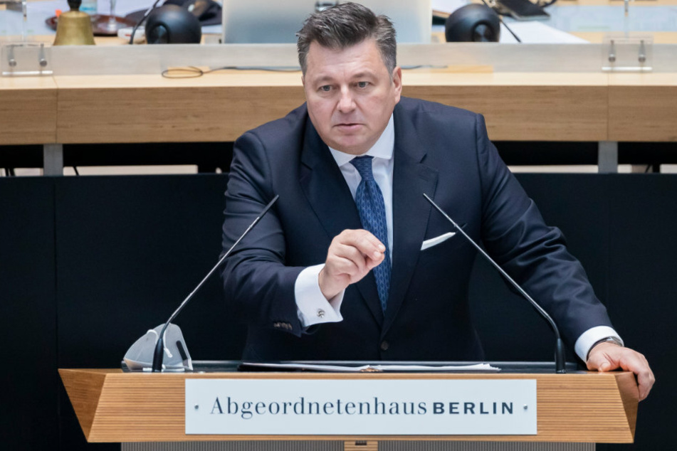 Andreas Geisel (54, SPD), Innensenator von Berlin, spricht bei der 66. Plenarsitzung des Berliner Abgeordnetenhauses.