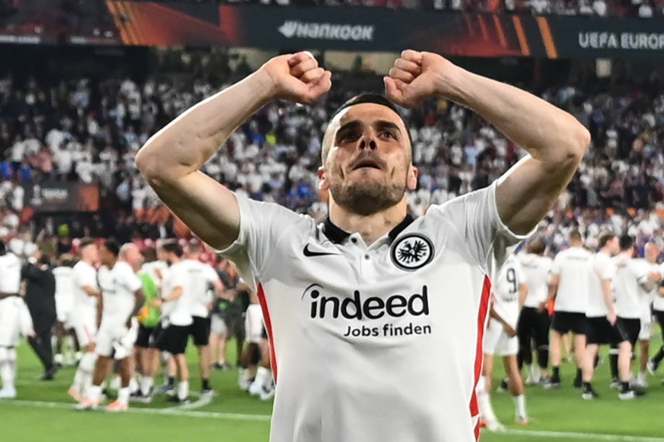 Filip Kostic (29) bejubelt den Gewinn der Europa League mit Eintracht Frankfurt. Jetzt wechselt der Serbe zum italienischen Rekordmeister Juventus Turin.