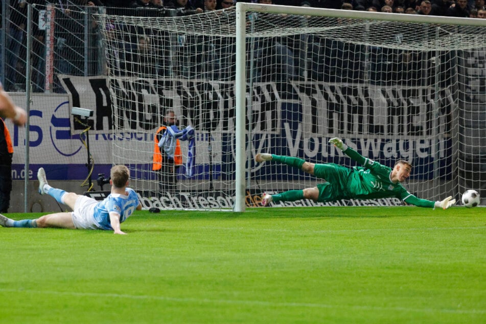 Nach 71 Minuten fiel am Mittwochabend das erste Tor. Die Gäste von Erzgebirge Aue gingen in Führung.