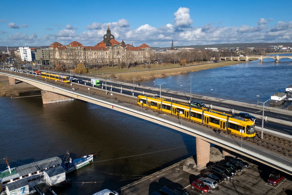 Trennung der Bahn- und Autospuren: So sah die Carolabrücke vor ihrem Einsturz aus.