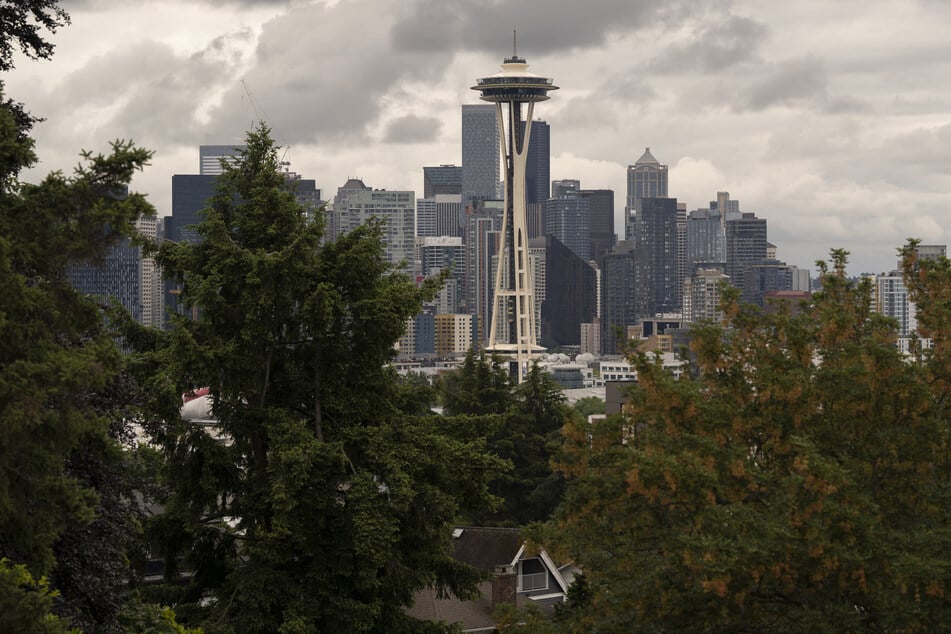 Die 184 Meter hohe Space Needle zählt zu den Wahrzeichen von Seattle. (Archivfoto)