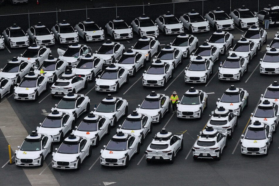 Selbstfahrende Taxis von Waymo sind in den USA mittlerweile keine Seltenheit.