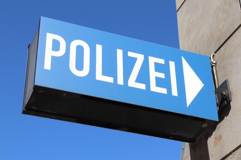 Der 62-Jährige hatte eine Handgranate aus dem Rhein gefischt und zur Polizei gebracht (Symbolfoto).