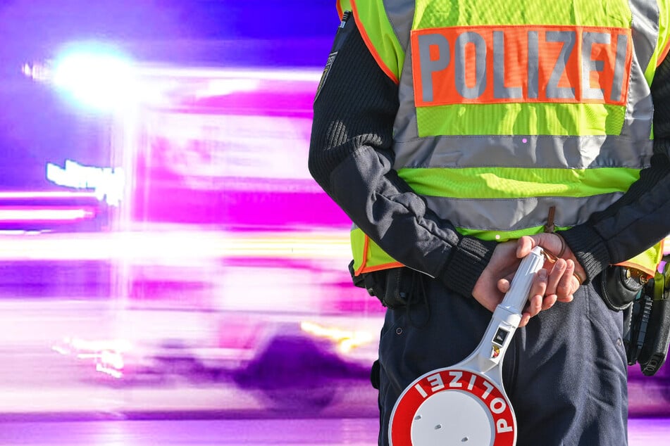 Bei einem Unfall auf der A7 in Osthessen wurde ein Audi-Fahrer verletzt, die Autobahn wurde vorübergehend voll gesperrt. (Symbolbild)