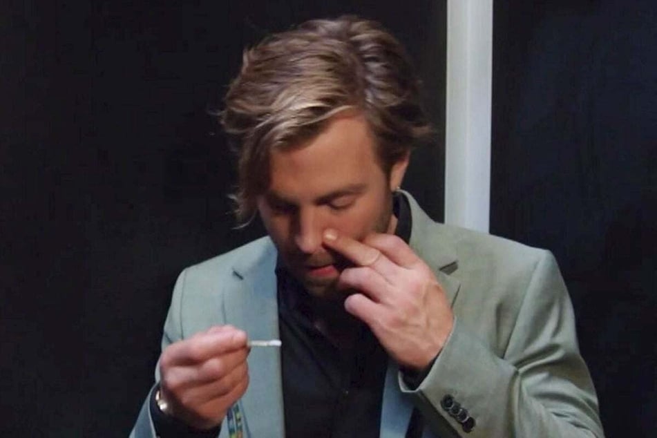 Julian greift immer wieder zu Kokain.