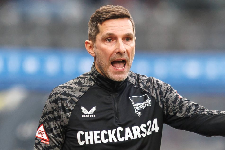 Hertha-Coach Stefan Leitl (48) hat seinem Unmut über die unverhältnismäßige Rot-Strafe Luft gemacht.