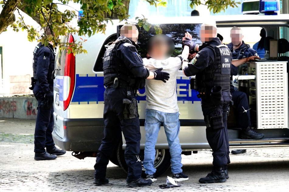 Am Donnerstag kontrollierte die Chemnitzer Polizei etliche Personen in der Innenstadt. Die Beamten waren auf der Suche nach Drogen.
