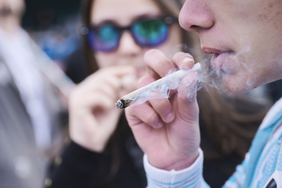 Wer einen Joint in der Öffentlichkeit rauchen will, kann das ab heute tun. Es gibt aber Ausnahmen.