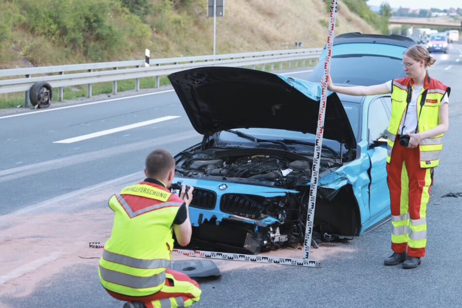 Unfall A17: BMW verunglückt auf A17: Rettungskräfte bis spät in die Nacht im Einsatz