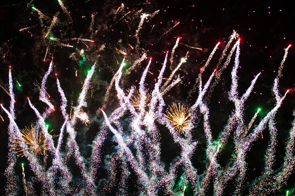 A beautiful New Year's Eve firework show took place at the Place des Palais in Brussels.