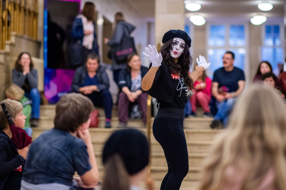 Im Stadtbad gab es 2019 Pantomime zu sehen. Dieses Jahr steht die Museumsnacht in den Sternen.