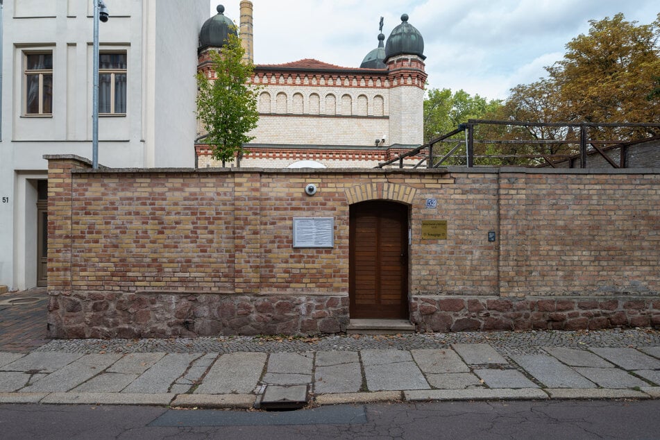 Verschlossen ist die Tür zur Synagoge in Halle/Saale. Der 9. Oktober 2019 hat die Stadt Halle und Deutschland tief erschüttert.