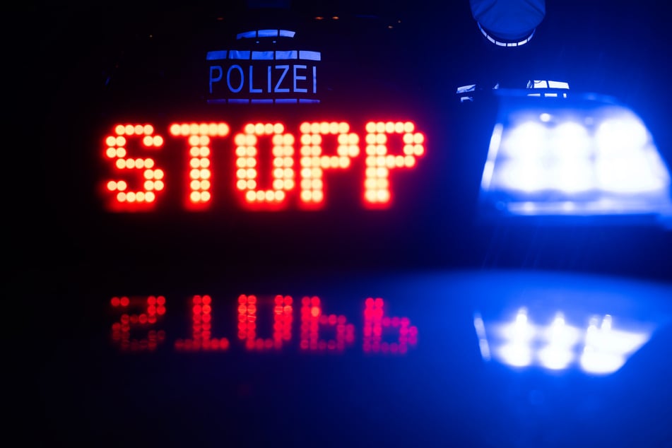 Zum Bersten voll: Polizei holt bei Kontrolle zwölf Jugendliche aus nur einem Auto