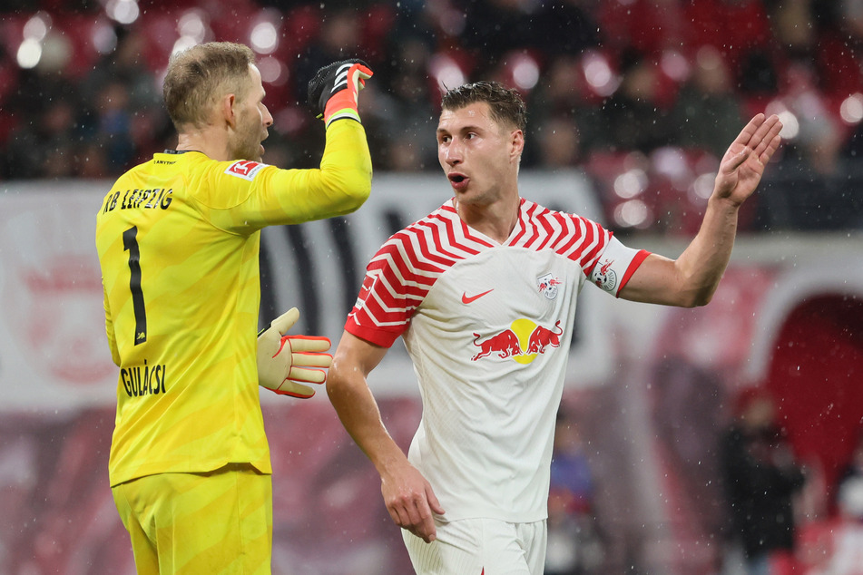 Haben RB Leipzig sofort wieder mehr Sicherheit gegeben: Tormann Péter Gulácsi (33) und Kapitän Willi Orban (31).
