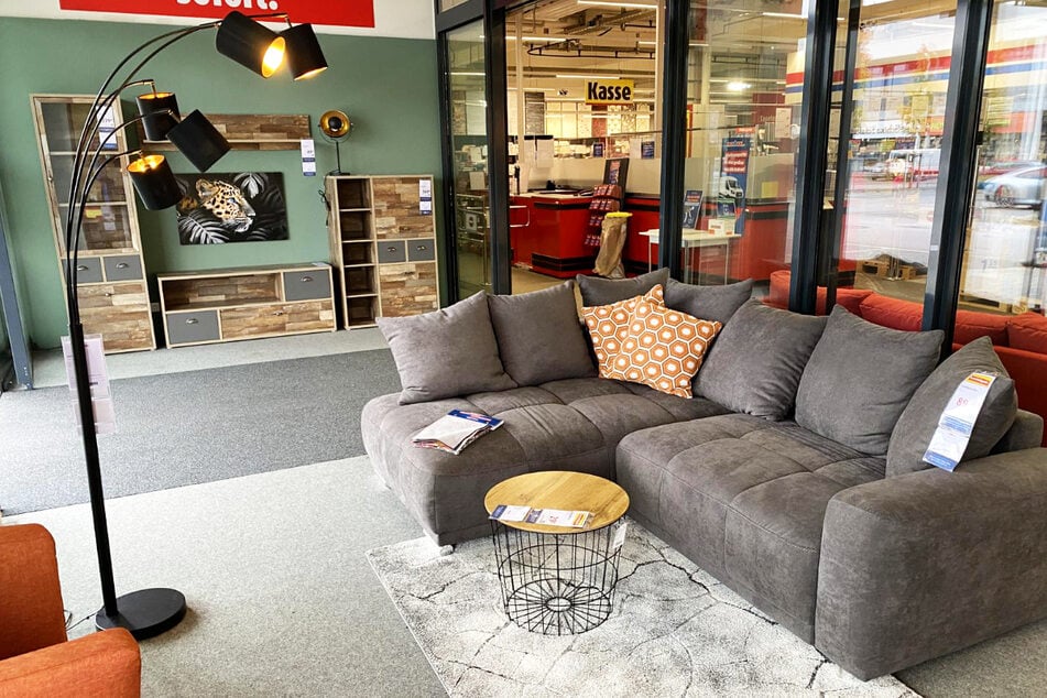 Bei ROLLER in Waiblingen gibt's am Sonntag (2.11.) unter anderem 5 Prozent App-Rabatt³ auf viele Möbel.