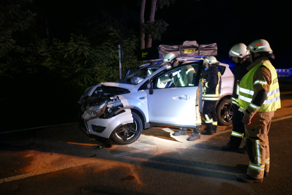 Am Ford Kuga ist frontal ein Schaden entstanden.