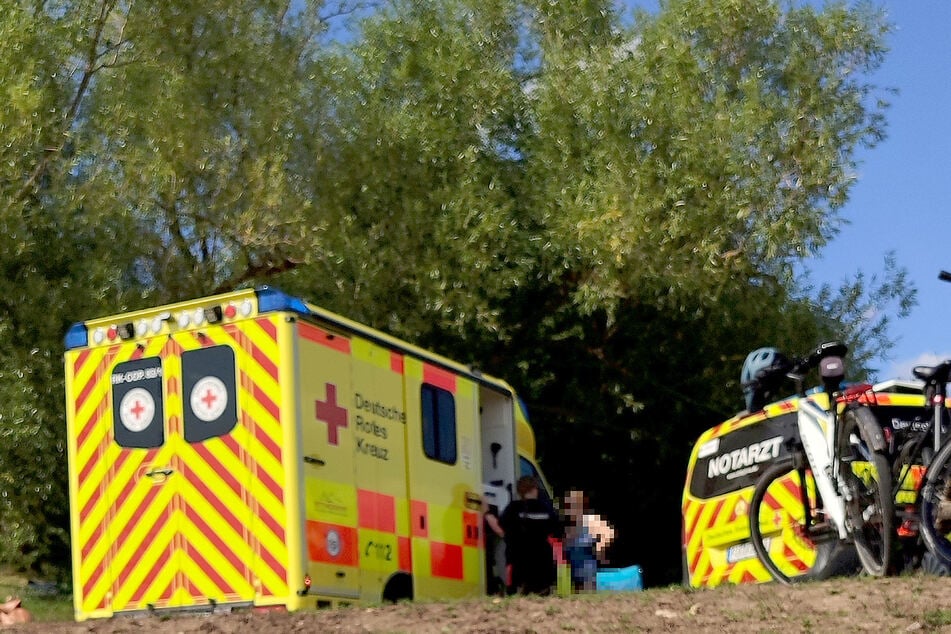 Der Rettungsdienst brachte den Rentner in ein Krankenhaus.