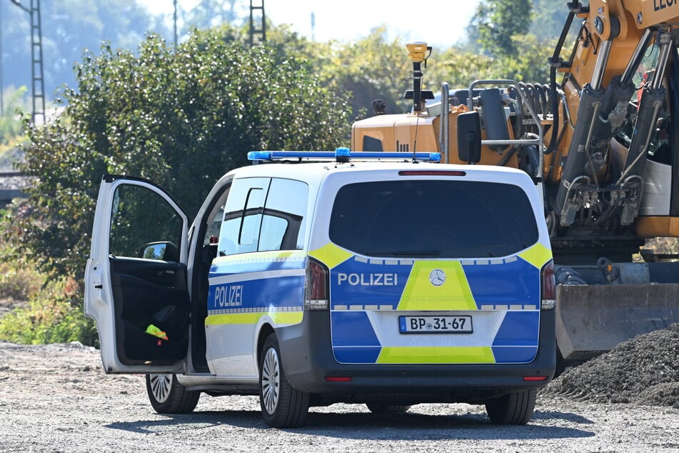 Die Polizei ist vor Ort und sperrt den Bereich ab.
