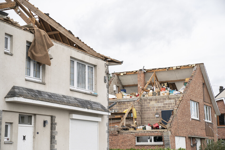 Zwei Häuser sind nachdem ein Tornado, der in der Nacht durch Beauraing fegte, abgedeckt.