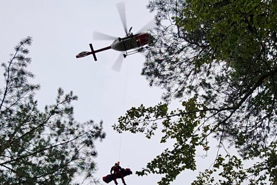 Mit einem Hubschrauber wurde der verunglückte 67-Jährige ins Krankenhaus gebracht.