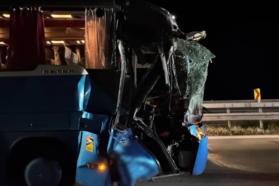 Der Reisebus wurde so demoliert, dass er nicht mehr fahrbereit war.