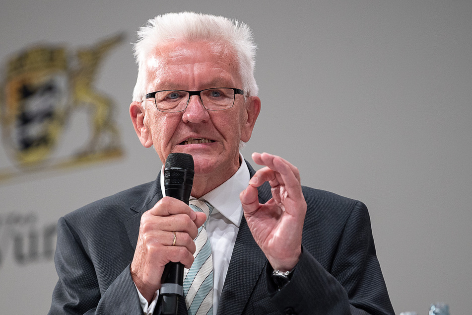 Winfried Kretschmann (Bündnis 90/Die Grünen) ist der Ministerpräsident von Baden-Württemberg.