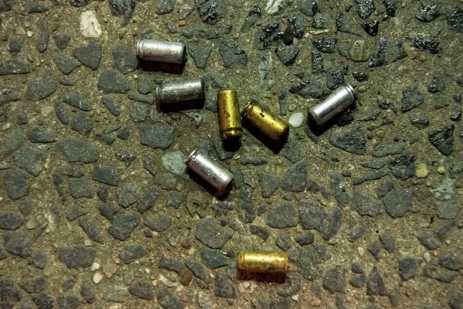 Insgesamt fünf Patronenhülsen konnte die Polizei auf dem Bolzplatz sicherstellen. (Symbolfoto)