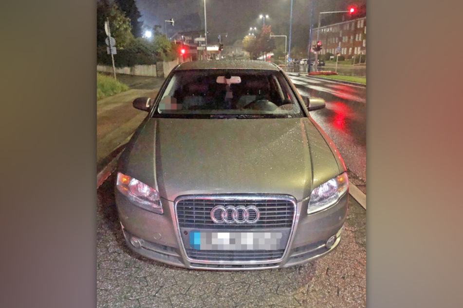 Die Polizei beschlagnahmte einen silbernen und einen schwarzen Audi.