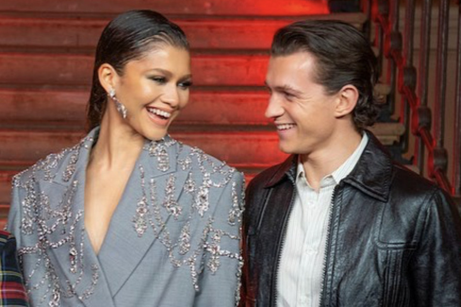 Zendaya (r) and Tom (l) have kept their romance out of the spotlight, but have shown subtle ways that their relationship is going strong.