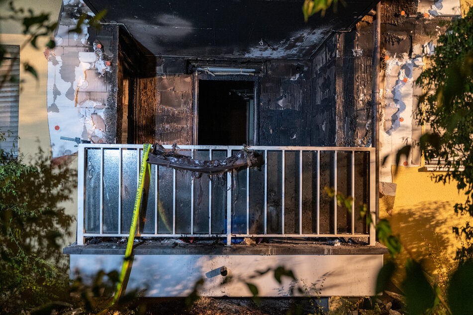Die Wohnung im Mehrfamilienhaus wurde durch das Feuer zerstört.