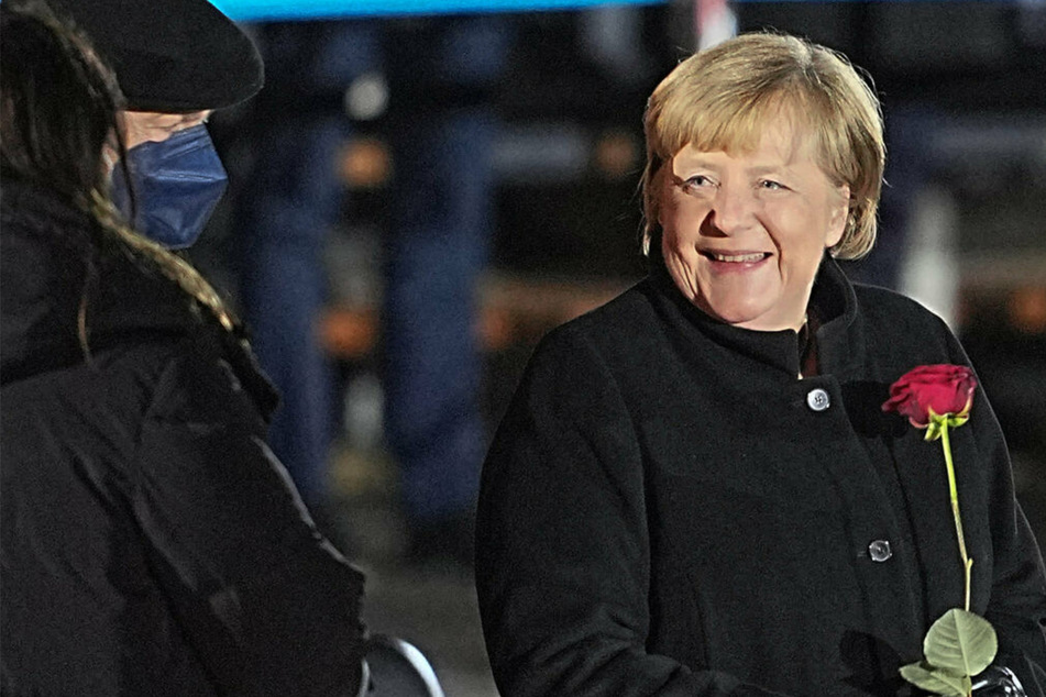 Großer Zapfenstreich: Angela Merkel setzt Zeichen gegen Verschwörungs-Mythen und Hetze