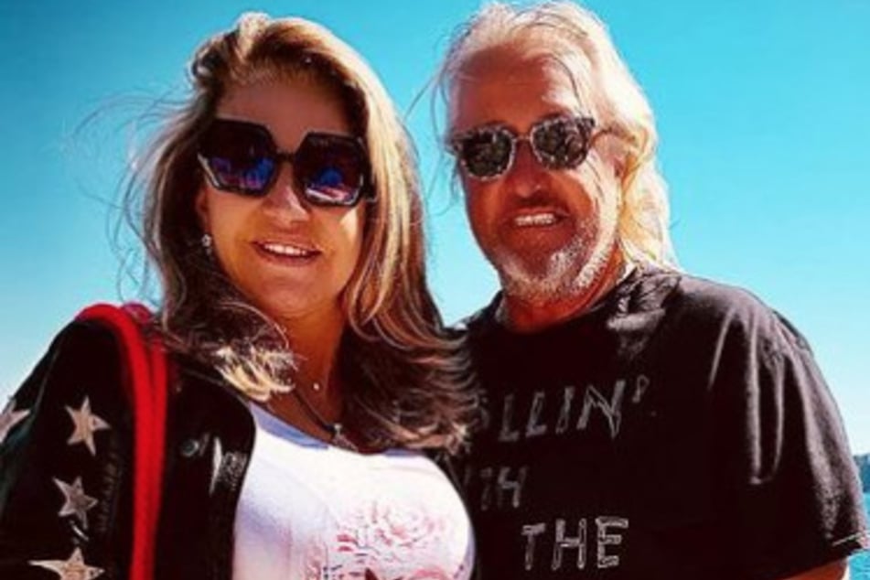 Robert Geiss (57) und seine Frau Carmen Geiss (55) grüßen von der spanischen Insel Ibiza.