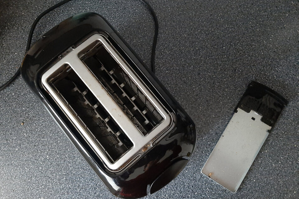 Wer seinen Toaster reinigen will, sollte auf jeden Fall über die Existenz von Krümelschubladen Bescheid wissen.