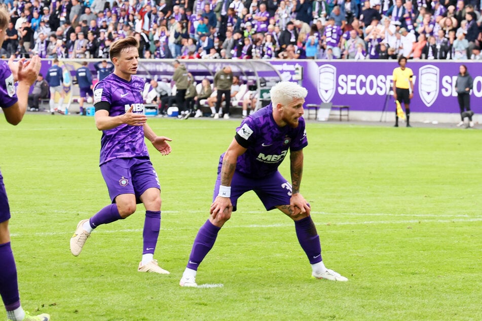 Bitterer Moment für Marvin Stefaniak: Der Aue-Spieler konnte einen Elfmeter nicht verwandeln - es wäre die Führung gewesen.