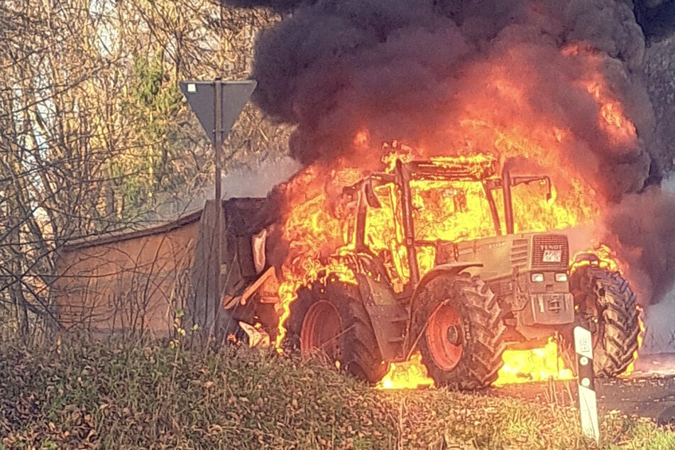Flammeninferno auf dem Weg zur Rinderfütterung: 300.000 Euro Sachschaden!