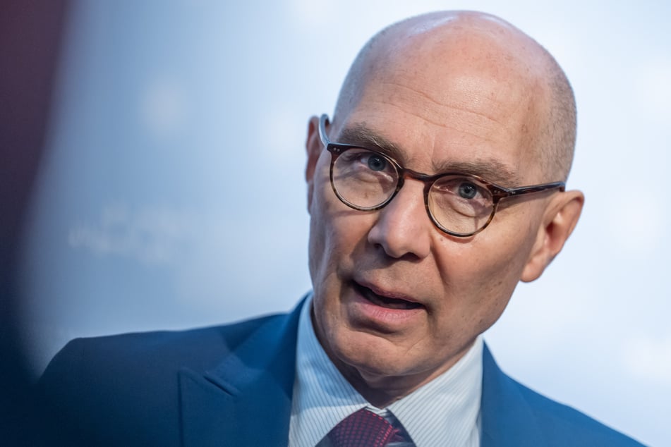 Der UN-Hochkommissar für Menschenrechte, Volker Türk (61), verurteilt Irans harte Repressionen.