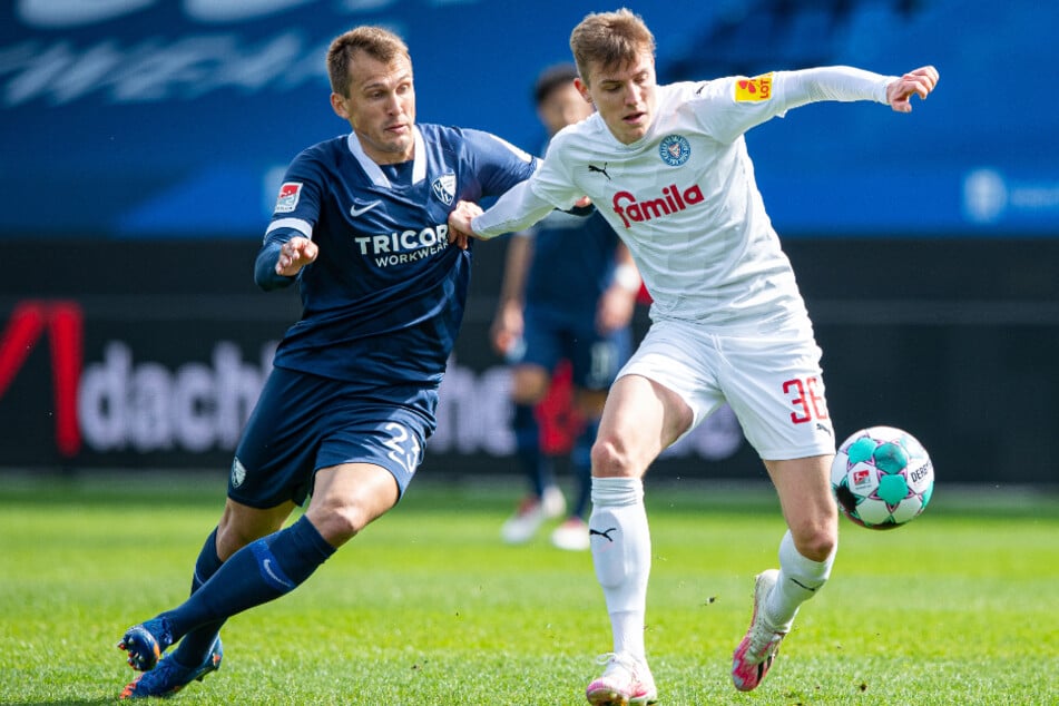 In der Saison 2020/21 war Niklas Hauptmann (26, r.) für Holstein Kiel in der 2. Bundesliga aktiv.