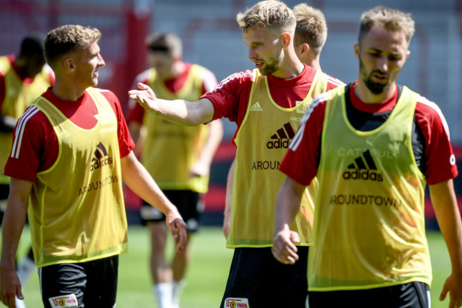Grischa Prömel (l-r), Marvin Friedrich und Florian Hübner nehmen an einer Trainingseinheit teil.