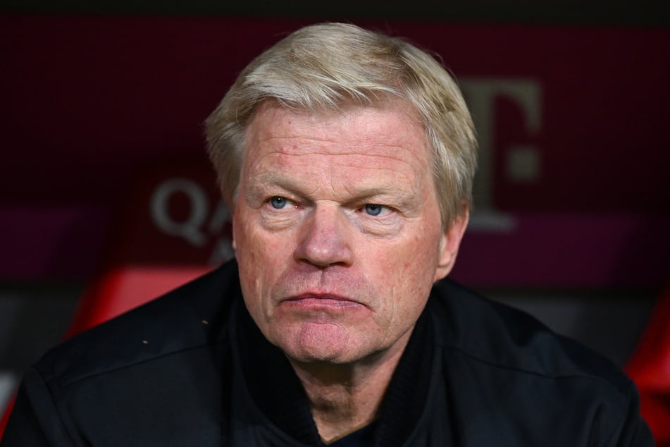 Mal wieder hat Oliver Kahn (57) seinen Führerschein abgeben müssen.