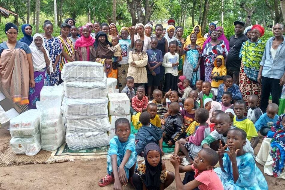 Mehl und Reis für alle: Monatliche Lebensmittelverteilung im Gebiet der Gemeinde Ukunda.