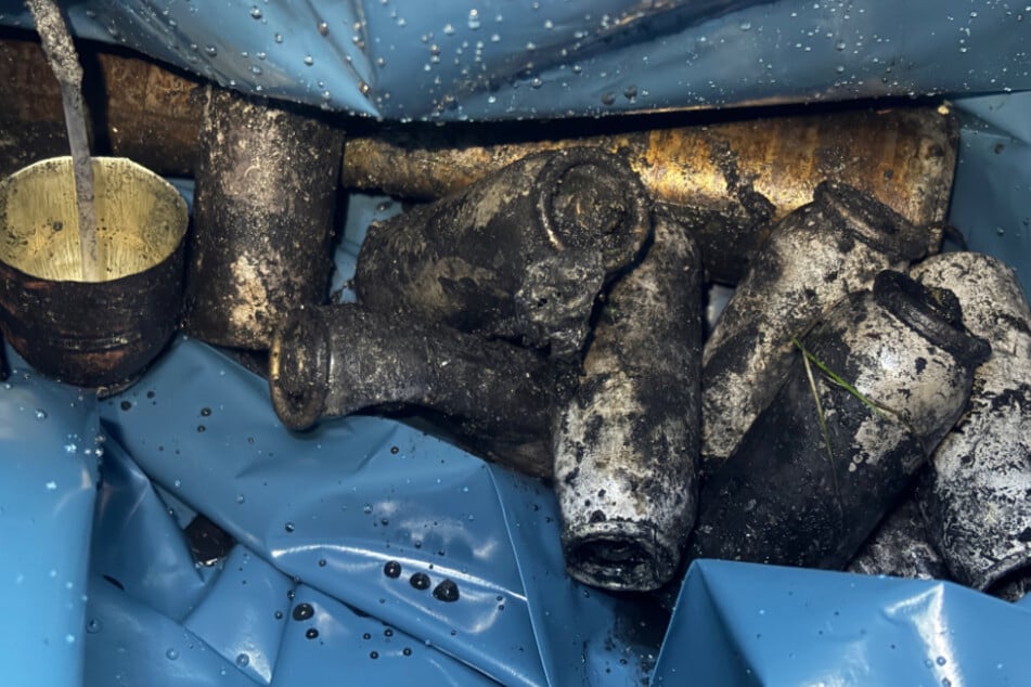Verschiedene Dosen wurden an einem Feld in Aue gefunden.