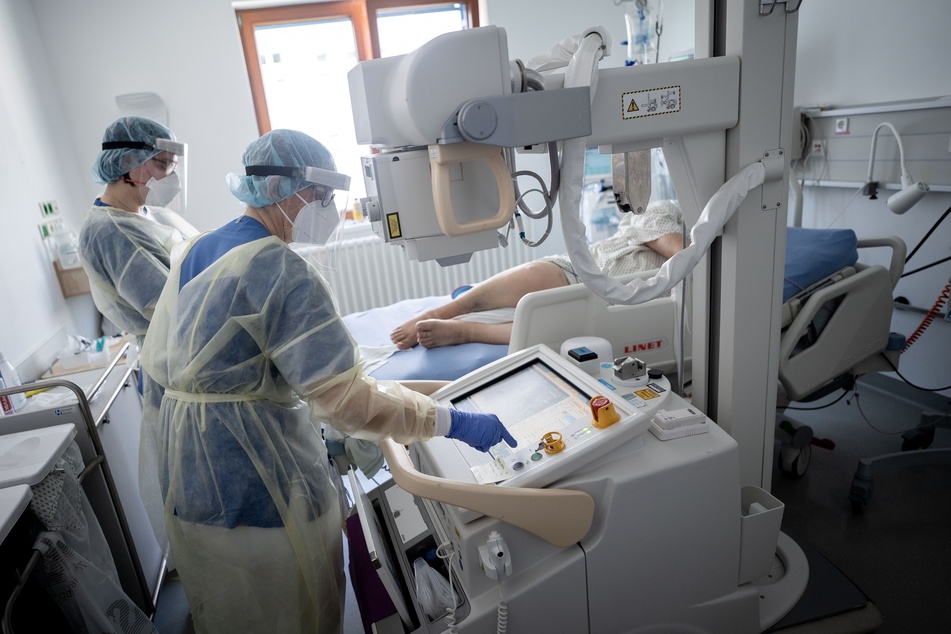 Insbesondere für die Intensivstationen in Berliner Krankenhäuser wird die neue Omikron-Variante zur Belastung.