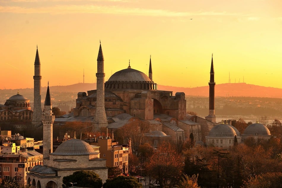 Türkei, Istanbul: Die Hagia Sopia, aufgenommen kurz nach Sonnenaufgang. (Archivbild)