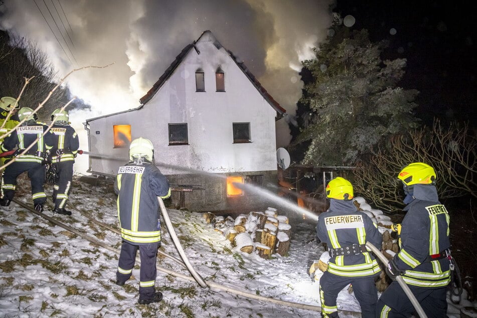 Obwohl die Kameraden am Monatg zufällig zur Übung im Nachbardorf waren, nur Minuten von der Brückenstraße entfernt, konnten sie gegen die Flammen nichts ausrichten.