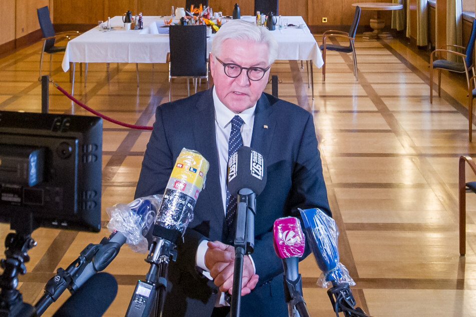 Bundespräsident Frank-Walter Steinmeier macht sich Sorgen wegen Corona-Leugnern, die den Bundestag immer aggressiver bedrängen.