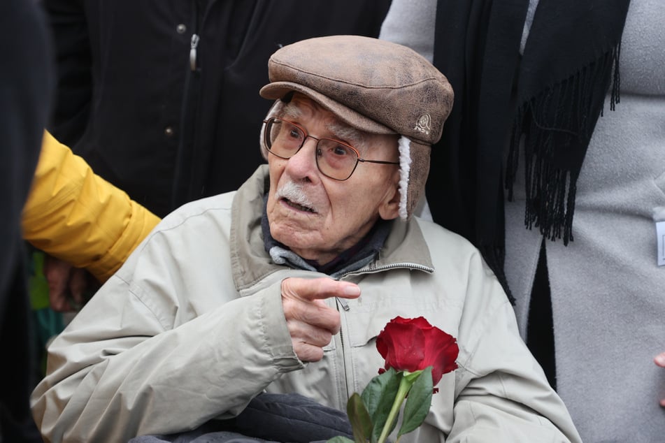 Der Buchenwald-Überlebende und Weimarer Ehrenbürger Raymond Renaud engagierte sich bis ins hohe Alter für Erinnerung und Aufklärung, insbesondere im Austausch mit jungen Menschen. (Archivbild)