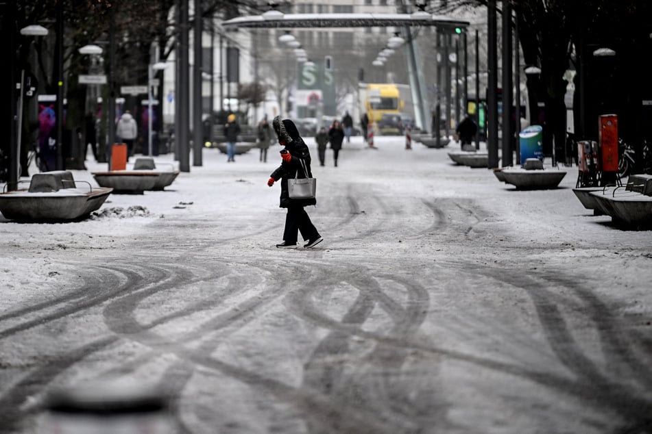 Es ist weiterhin Vorsicht auf Berlins Straßen geboten.